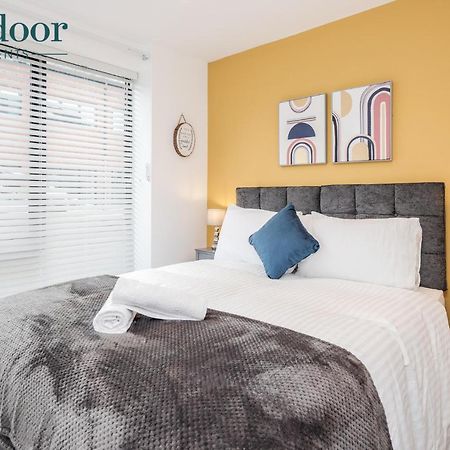 Milton Keynes Apartments, Sleeps Up To 5, Free Parking, Free Wifi & Movies, 7 Mins Drive To Milton Keynes Central Station For Direct Trains To London & The North Esterno foto