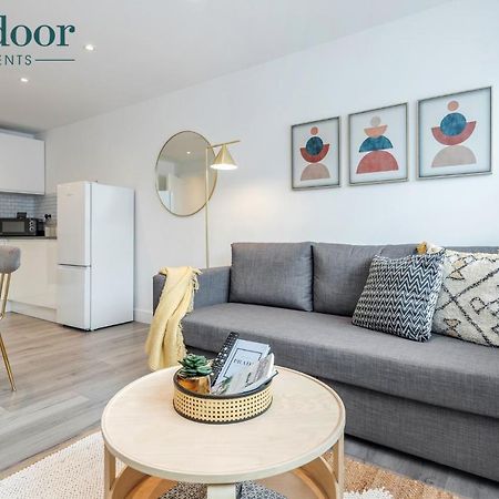 Milton Keynes Apartments, Sleeps Up To 5, Free Parking, Free Wifi & Movies, 7 Mins Drive To Milton Keynes Central Station For Direct Trains To London & The North Esterno foto