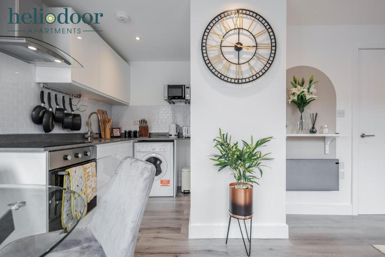 Milton Keynes Apartments, Sleeps Up To 5, Free Parking, Free Wifi & Movies, 7 Mins Drive To Milton Keynes Central Station For Direct Trains To London & The North Esterno foto