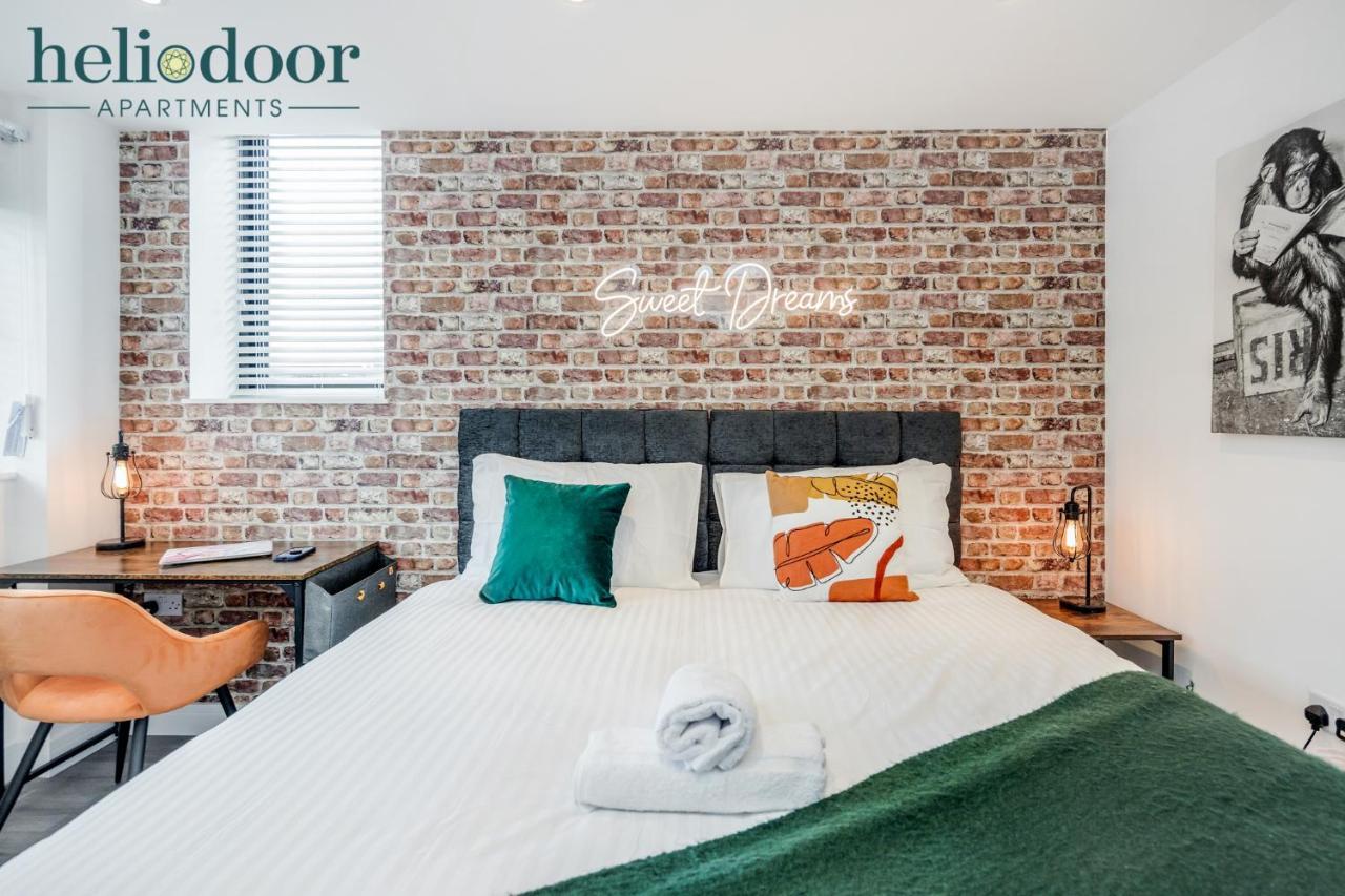 Milton Keynes Apartments, Sleeps Up To 5, Free Parking, Free Wifi & Movies, 7 Mins Drive To Milton Keynes Central Station For Direct Trains To London & The North Esterno foto
